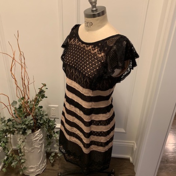 BCBGMaxazria Dress V Back w/exposed Zipper - Picture 4 of 11